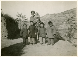 Group of children with a woman, Yan'an (延安), including James Lindsay