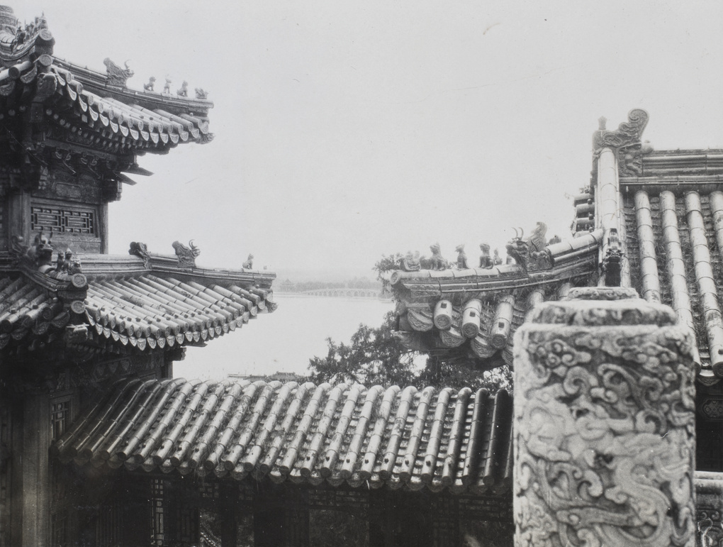 Details of pavilion roof, with Shiqikong Bridge (十七孔橋) in the background, Summer Palace, Beijing
