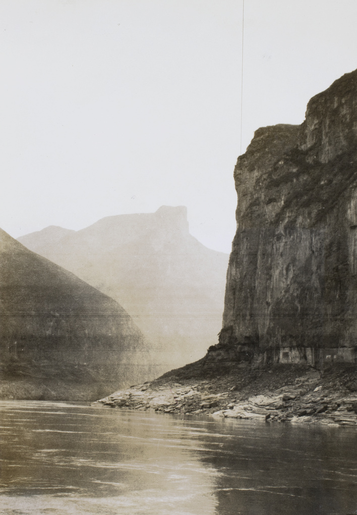 View of an almost straight mountain of the Yangtze Gorges