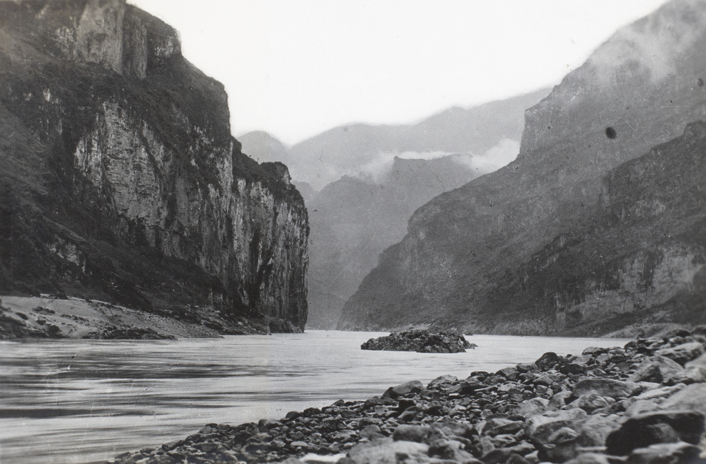 View of the Yangtze from a rocky bank