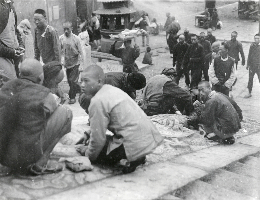 Pilgrims at Han Yoh Shan, Hunan