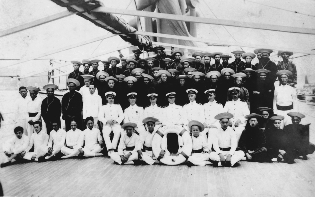 Crew of Revenue Cruiser 'Liuhsing'