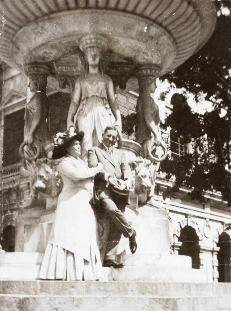 Mr. and Mrs. Henry Dallas, Dent's Fountain, Hong Kong (香港)