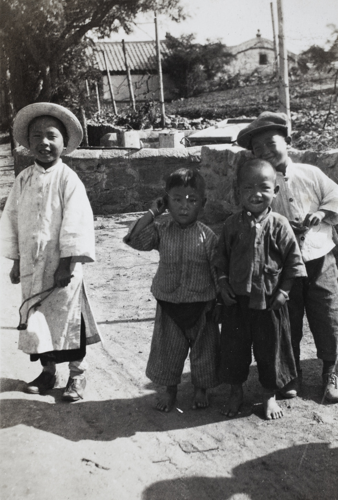 Four children, Weihaiwei