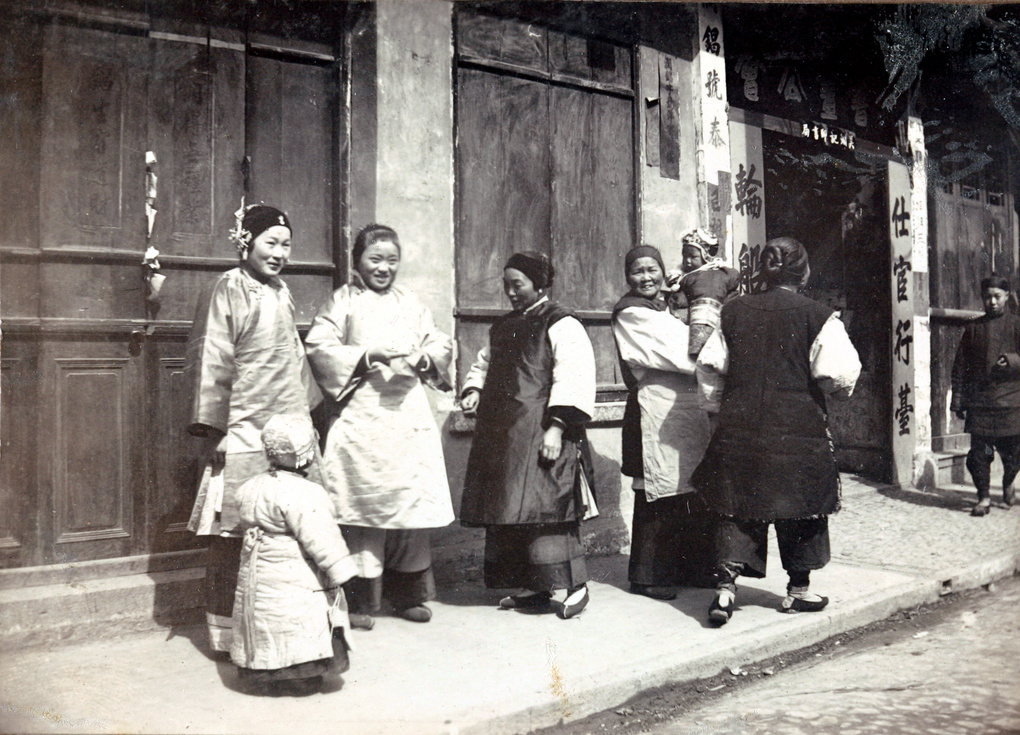 Chinese New Year, Foochow Road (Fuzhou Lu), Shanghai, February 1902