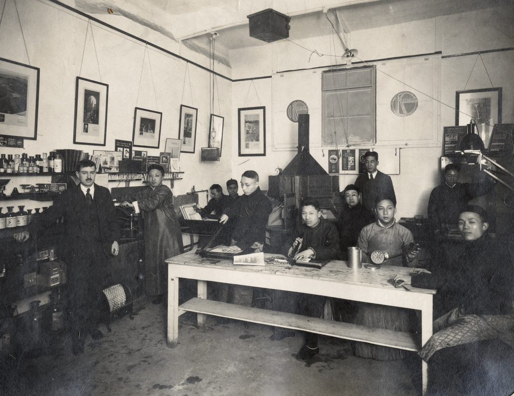 Thomas Crellin and students at the Kodak Professional School, Shanghai, 1923