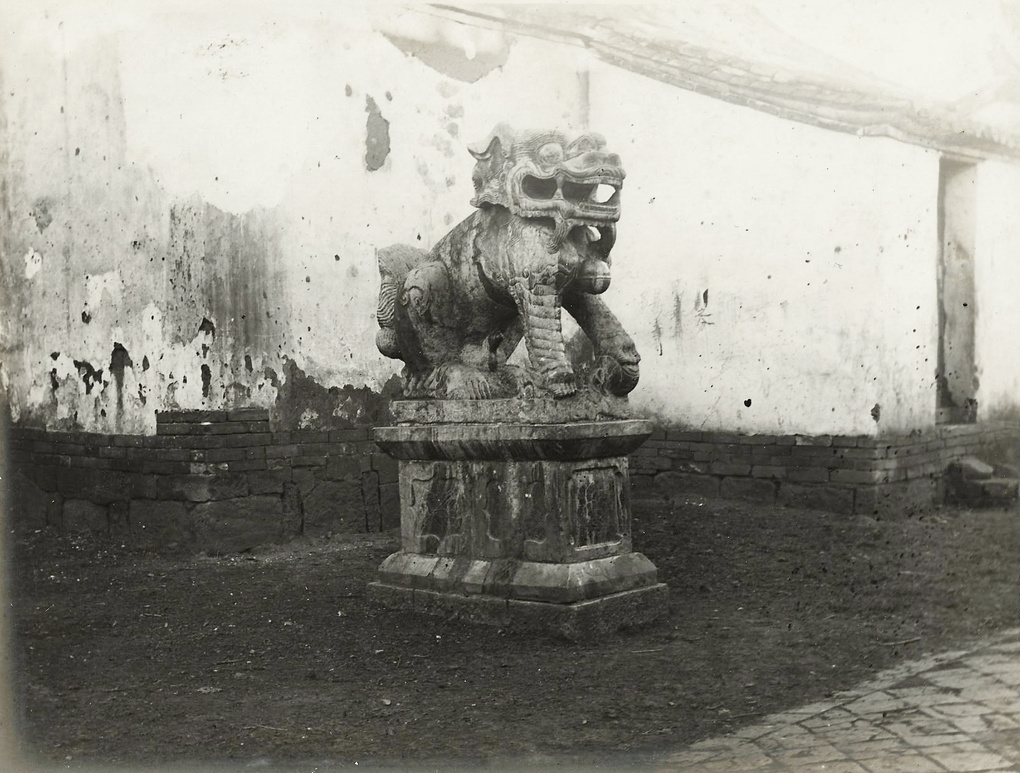 Stone lion (shishi 石獅) outside a temple, Szemao, Yunnan Province