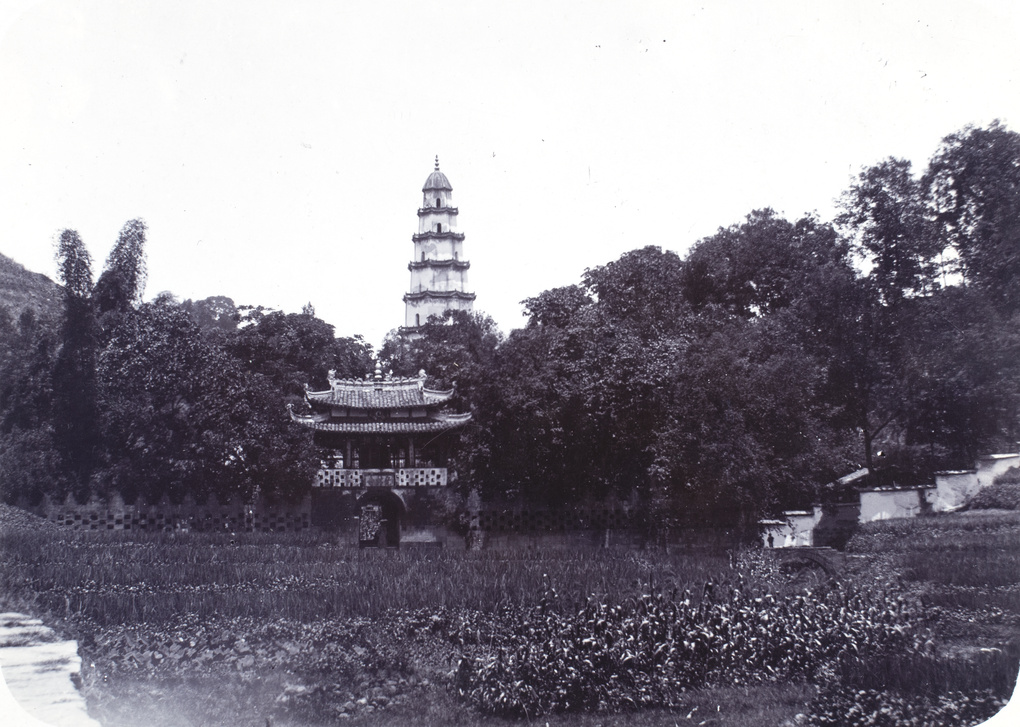 Entrance to Juelin Temple (Ching Ling Shi 觉林寺), with Baoen Pagoda (报恩塔) behind, Nan’an District, Chongqing