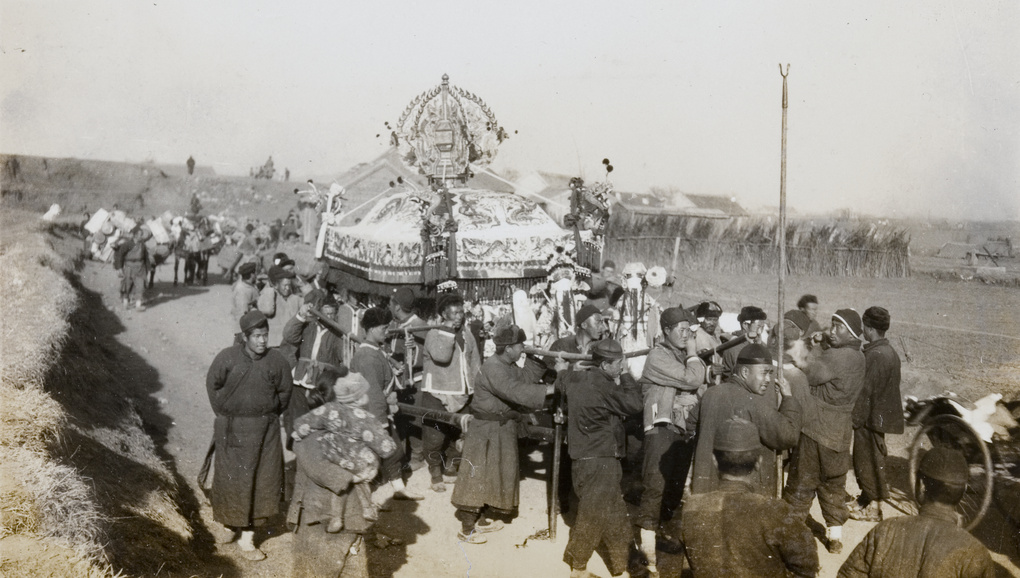 A funeral procession, Yantai (煙台)