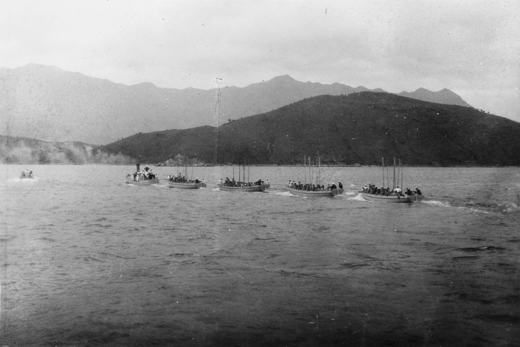 Landing troops at dusk, Tolo Harbour (吐露港), New Territories, Hong Kong