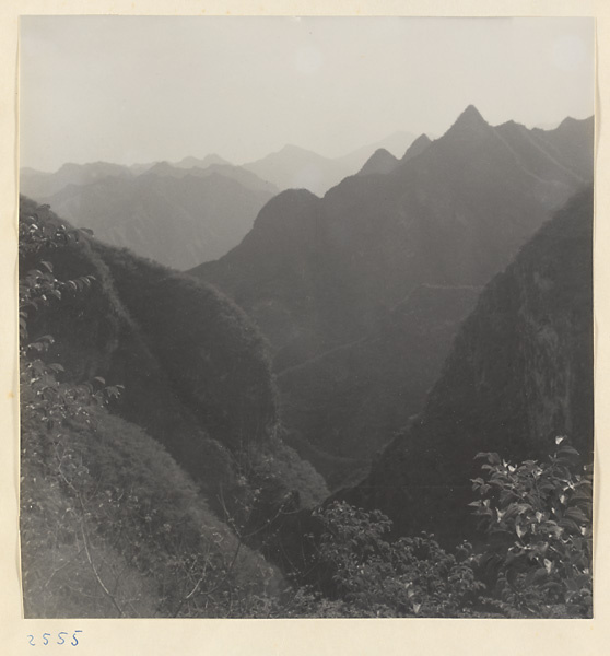 Mountain landscape on the ascent up to the Sheng mi zhi tang Monastery