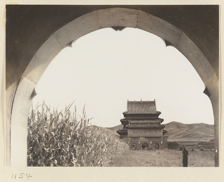 Second entrance gate in front of Pu du dian at Yi li miao seen through archway of  first entrance gate