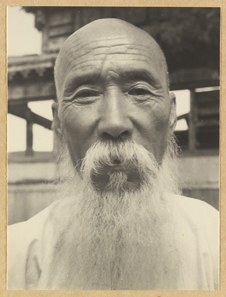 Monk at Xu mi fu shou miao | Historical Photographs of China