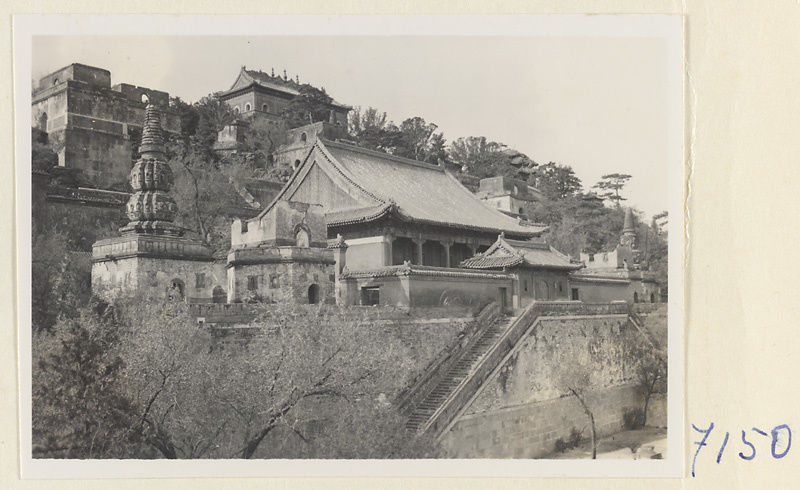 Xiang yan zong yin zhi ge (center) with Zhi hui hai (top) on Back Hill