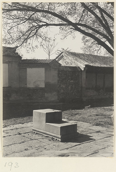 Stepped stone platform called a shang ma shi used for mounting horses