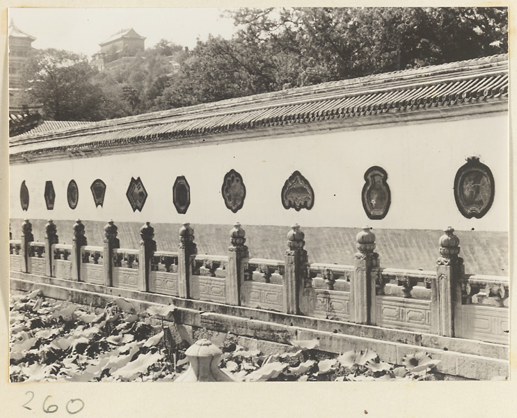 Side hall with ornamental windows east of Shui mu zi qing on Kunming Lake
