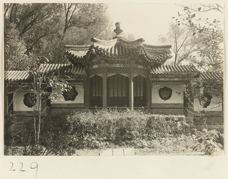Half-open staircase galleries with ornamental windows leading to octagonal pavilion with cracked-ice latticework in the Old Wu Garden