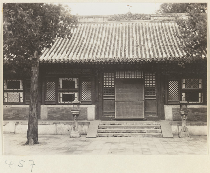 Facade detail of a temple building showing entrance and a pair of lanterns at Fa yuan si