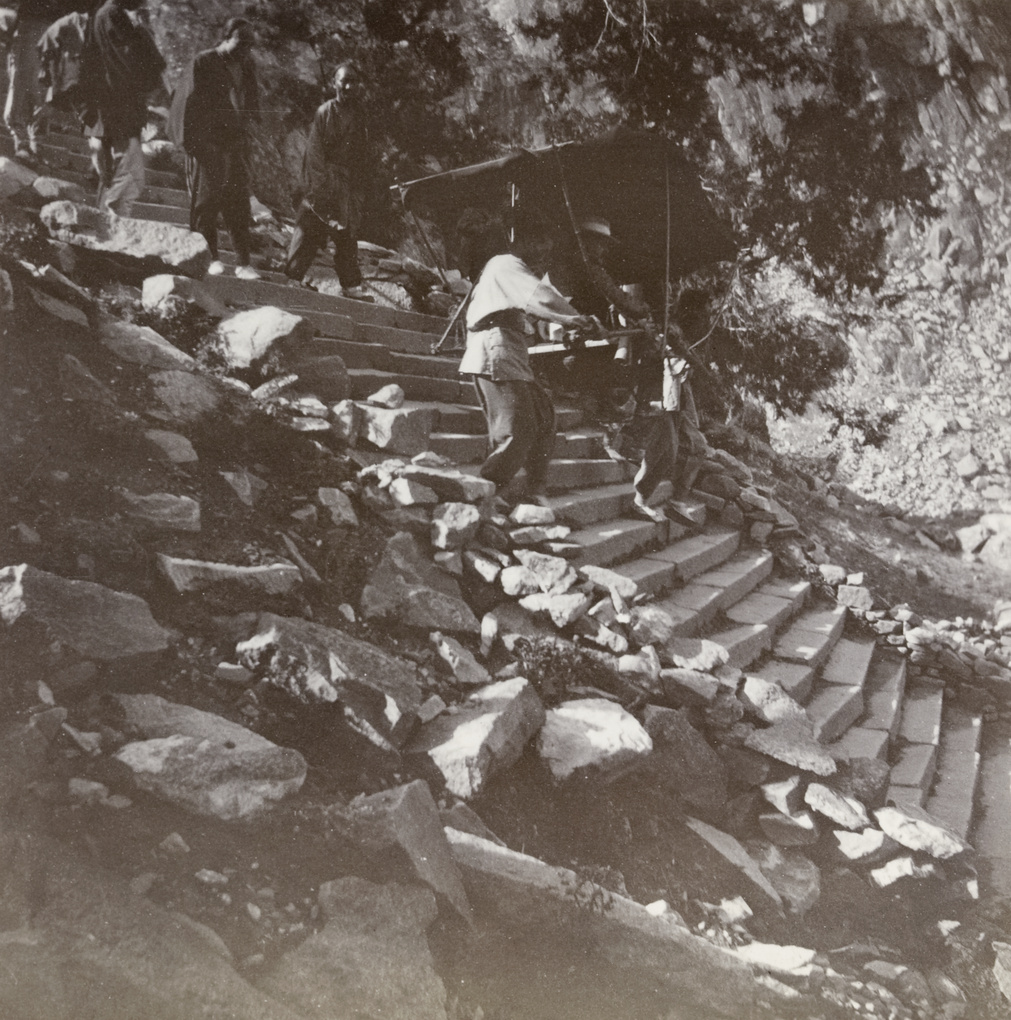British Commissioner borne down Mount Tai 泰山, Shandong, in a litter