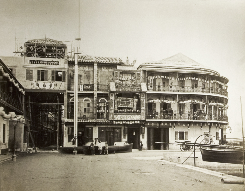 The intersection of Tung Loi Lane (東來街) and New Market Street (新街市街), Sheung Wan (上環), Hong Kong