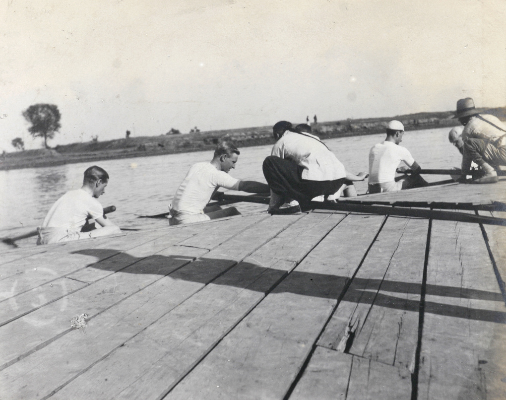 Oarsmen preparing to row, Shanghai, c.1910