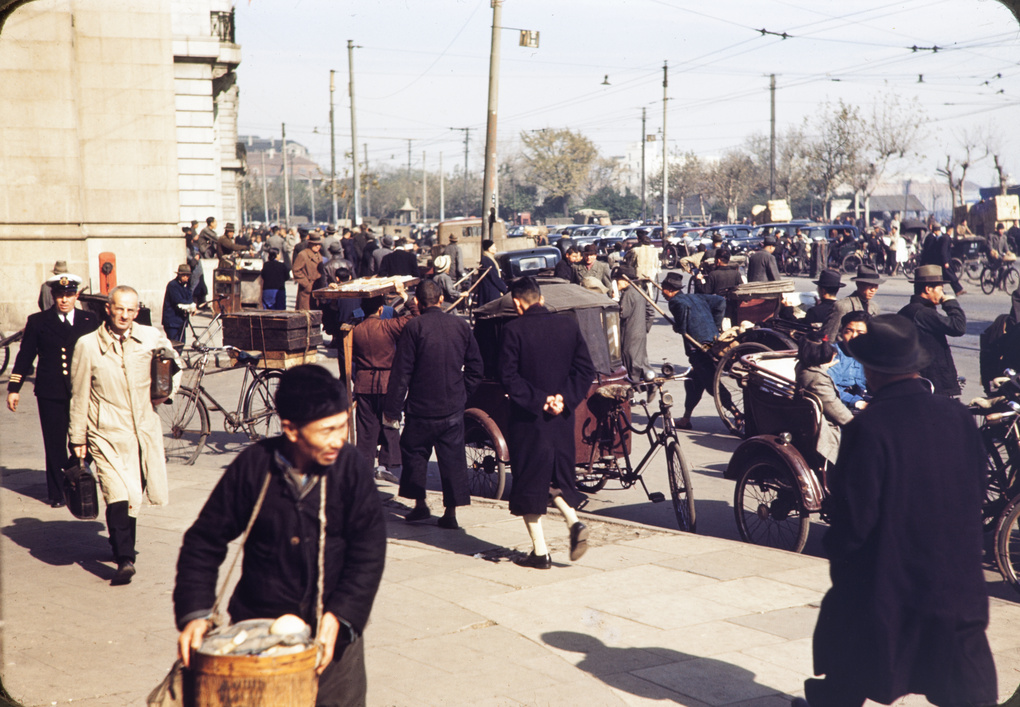 Bicycles, rickshaws and pedicabs, the Bund, Shanghai, 1945