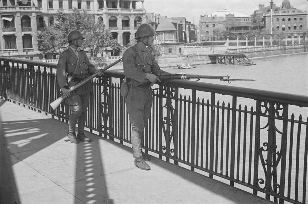 Japanese soldiers, Garden Bridge, Shanghai