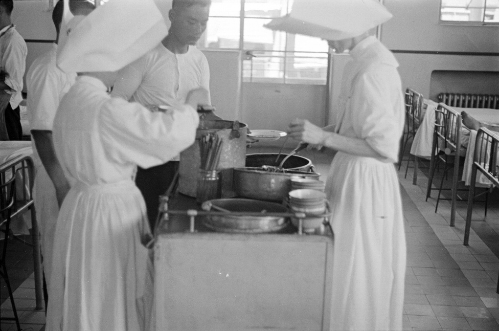 Nurses dishing up food for hospital patients, Shanghai