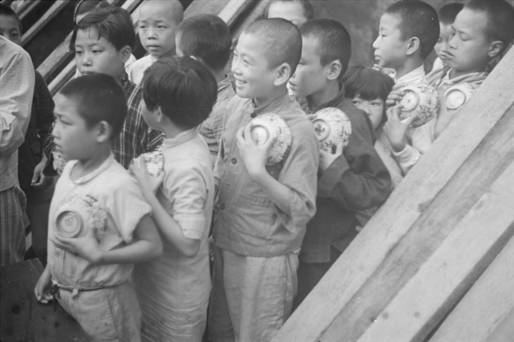 Children queuing, with rice bowls, Shanghai