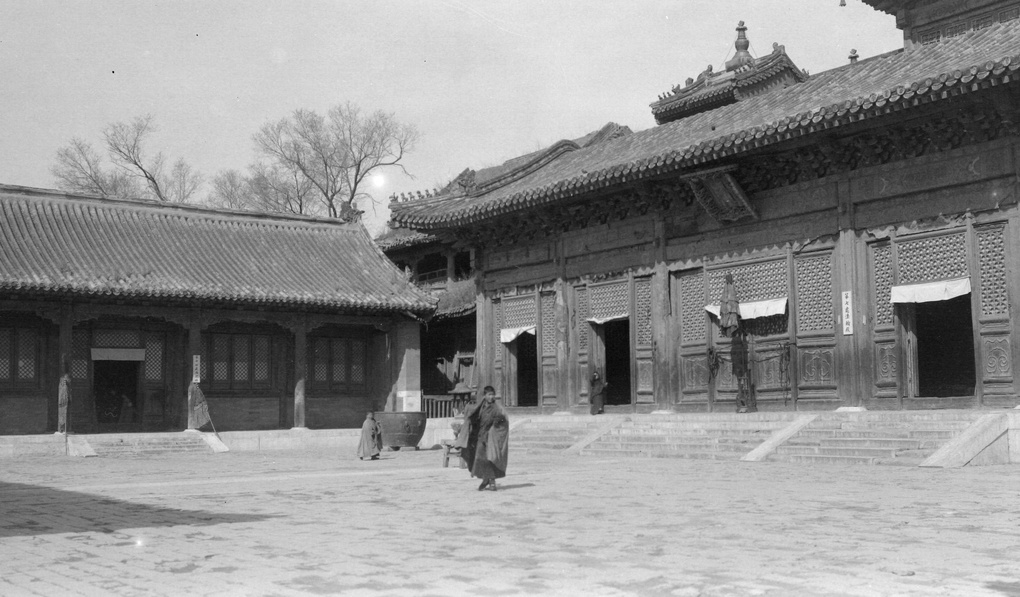 Yonghe Lamasery, Peking