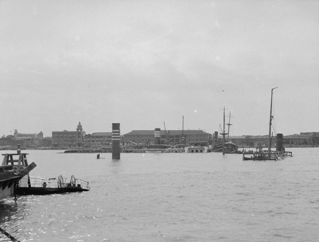 Sunk ships, Shanghai, April 1938