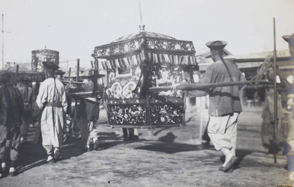 Sedan chair for the bride and wedding procession