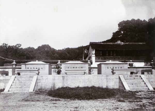 The tombs of the ‘Three Martyrs’, West Lake (西湖), Hangzhou (杭州)