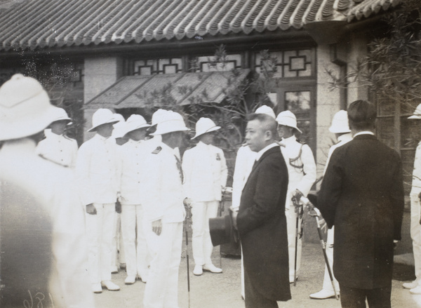 Exchange of greetings between Chinese and British represtentatives at the ceremony for rendition of Wei-hai-wei, 1930