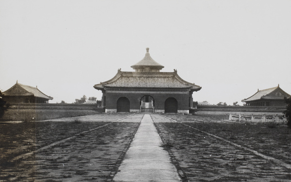 Qinianmen (祈年門) and Qiniandian (祈年殿) behind, Temple of Heaven, Beijing 