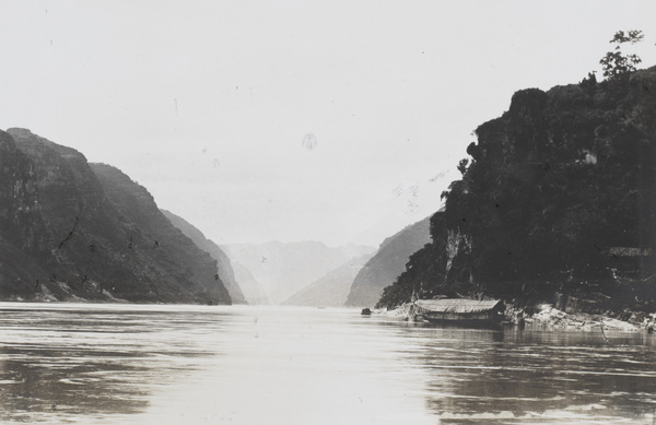 A small boat resting by the bank of Yangtze