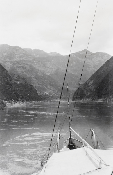 Bow view of Yangtze Gorges