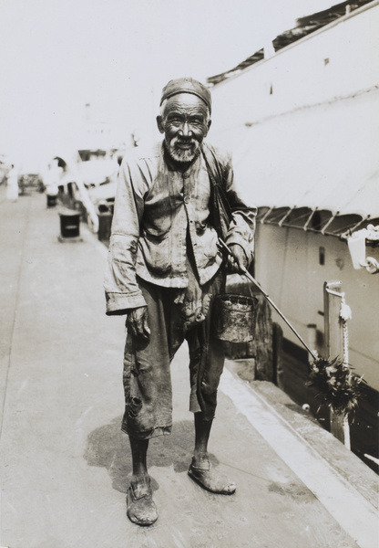 An old beggar, Hankow (Wuhan)