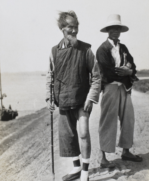 Two men next to the river, possibly Hankow (Wuhan)