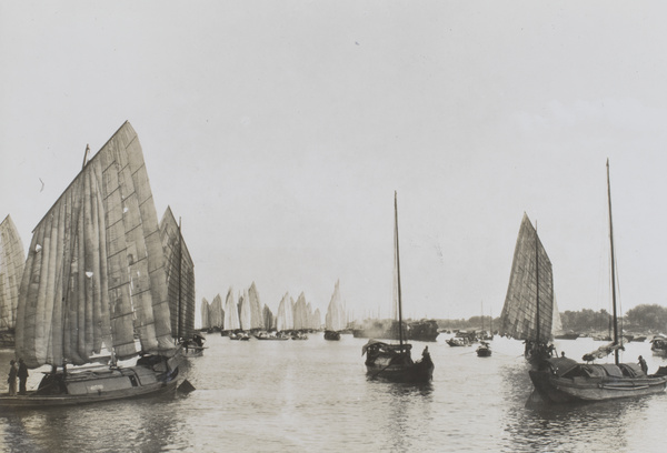 Junks and boats on the river, Changsha