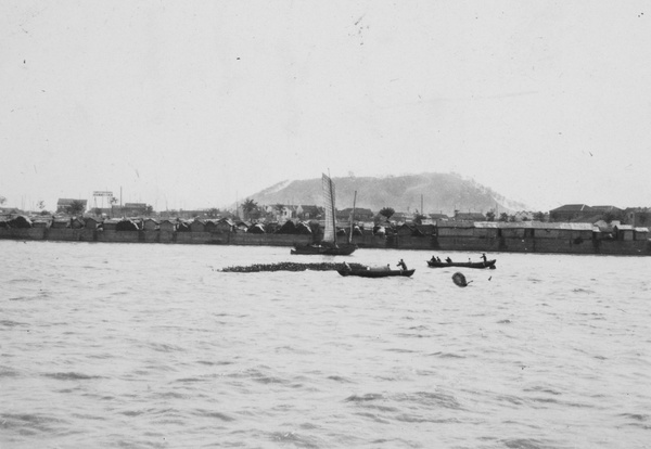 A flock of ducks and a junk on the Qinhuai River (秦淮河), Nanjing