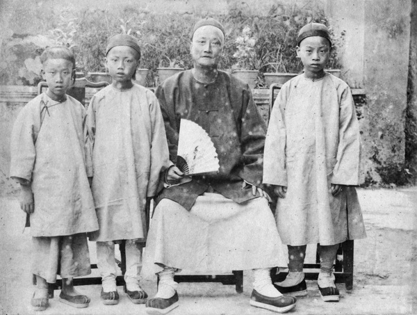 A Chinese man and his family | Historical Photographs of China