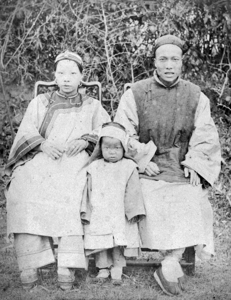 Chinese couple with a child | Historical Photographs of China