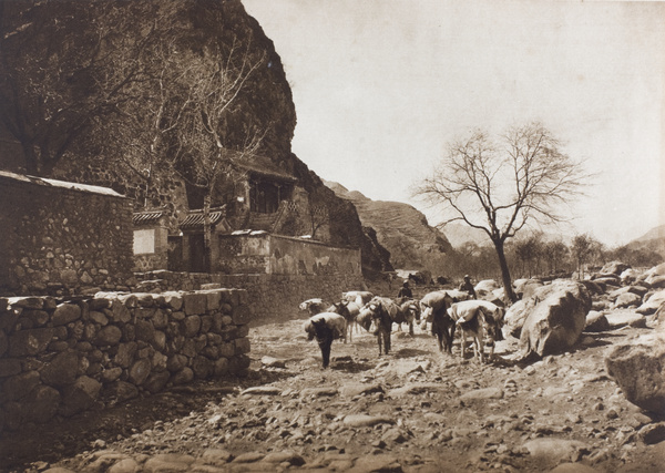 Drovers and pack animals, Nankou Pass