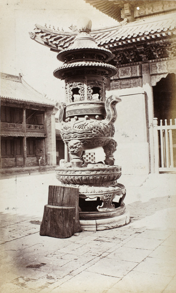Bronze incense burner at the Lama Temple (雍和宮 Yonghegong), Beijing