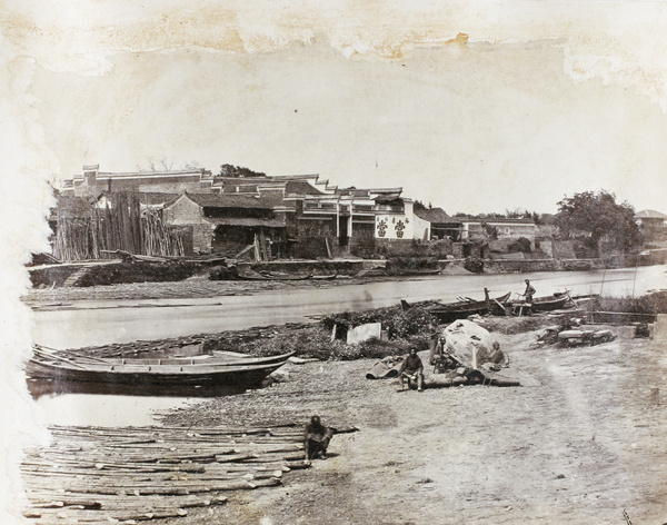 Boatyard and houses by a river, near Yinjiang (鄞江镇), near Ningbo