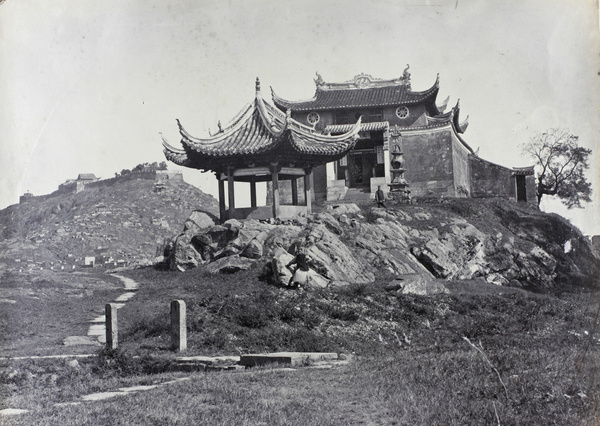 A temple at the foot of Zhaobai Mountain (招宝山), Zhenhai