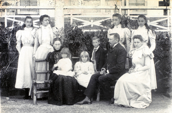 James Wilcocks Carrall and family, Chefoo, 1898