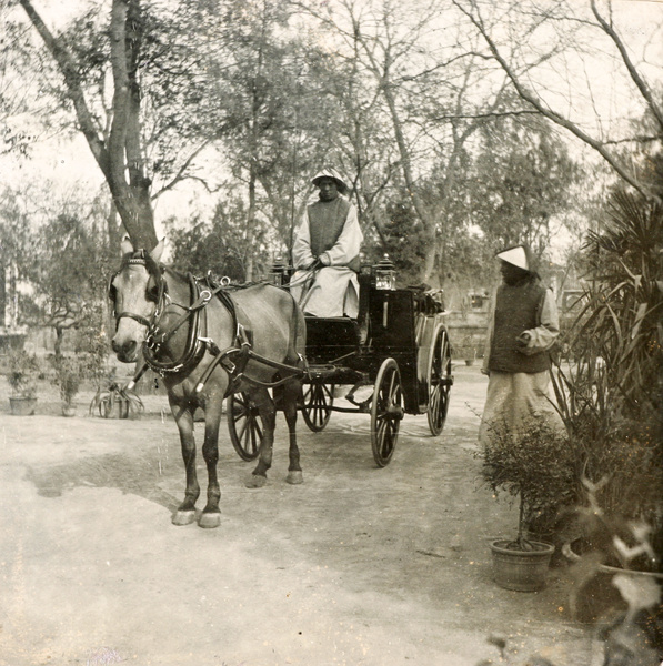 Grooms, with horse and carriage, Tientsin, 1900