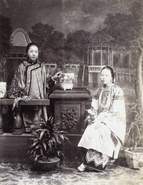 Studio photograph of two Chinese women in Manchu clothing